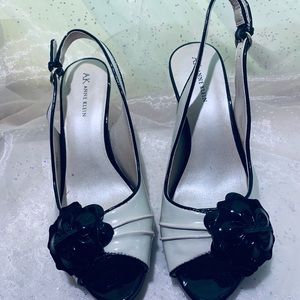 Anne Klein shoes in patent leather white/black.